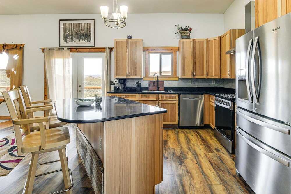 5 Mi to Lake: Secluded Pinedale Retreat w/ Sauna!
