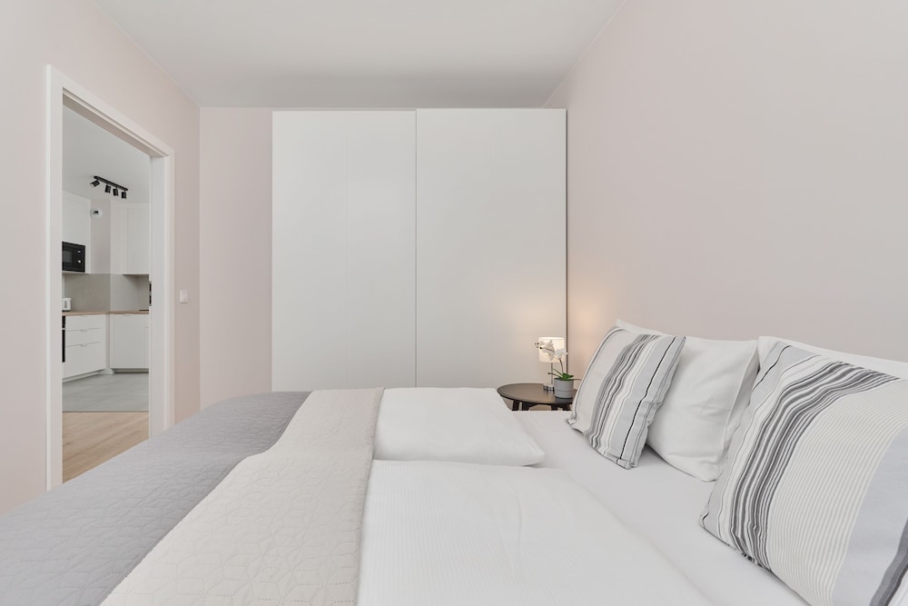 Elegant Apartment Kosciuszki by Renters view 4