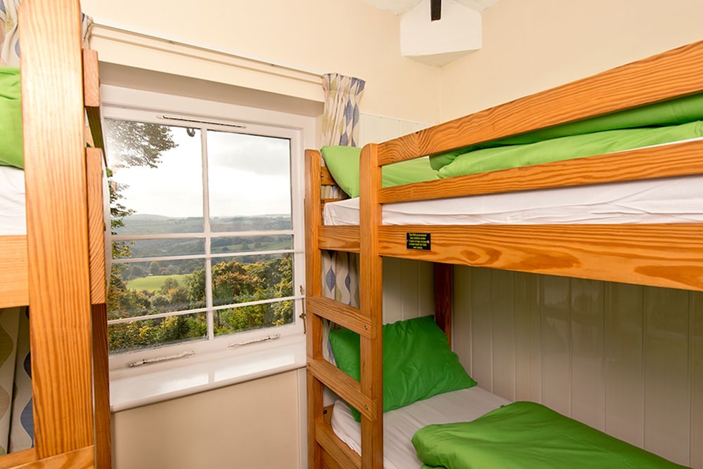 Hope Valley Vacations - YHA Eyam - Hostel - Property Image 7