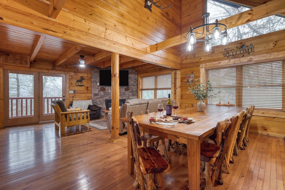 The Big Easy by Avantstay Hot Tub, Game Room, Spacious Deck Premier Location