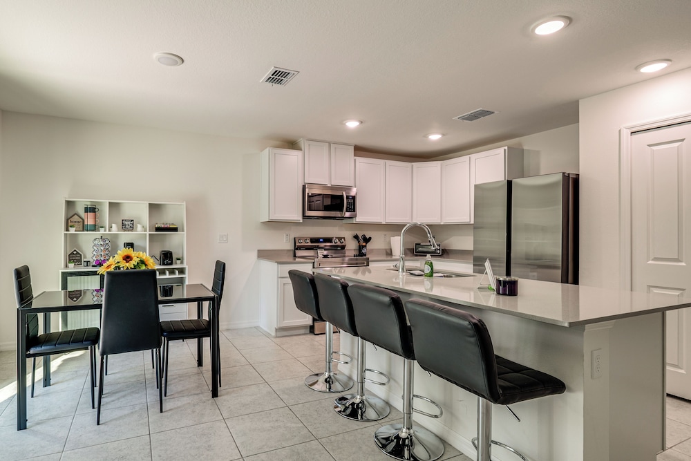 Tranquil Getaway w/ Spacious Yard in Brooksville!