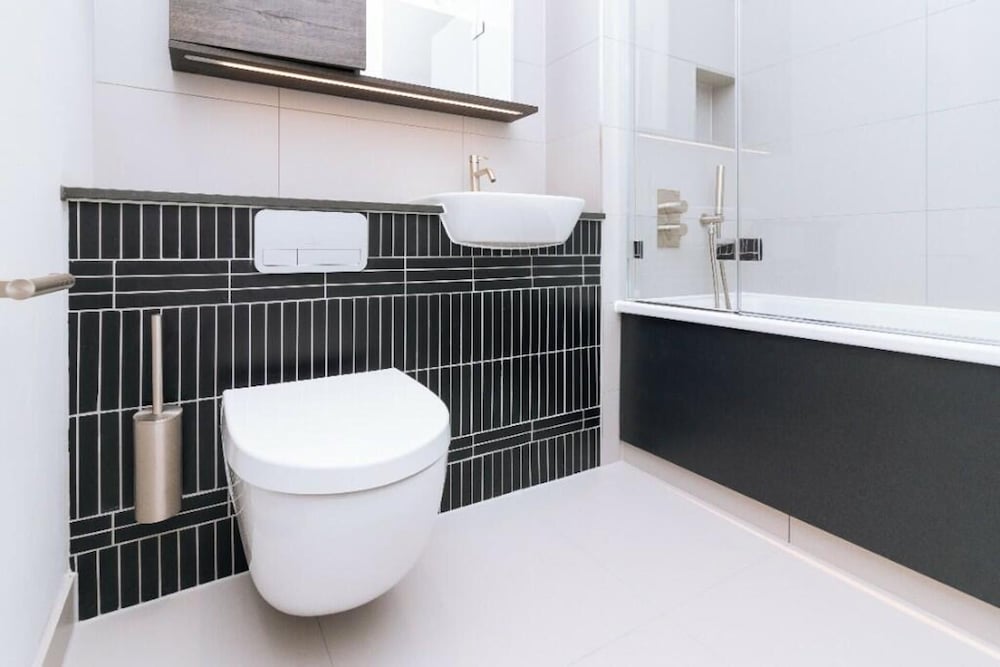 Meadow Lane Retreat - City Center Gem view 5