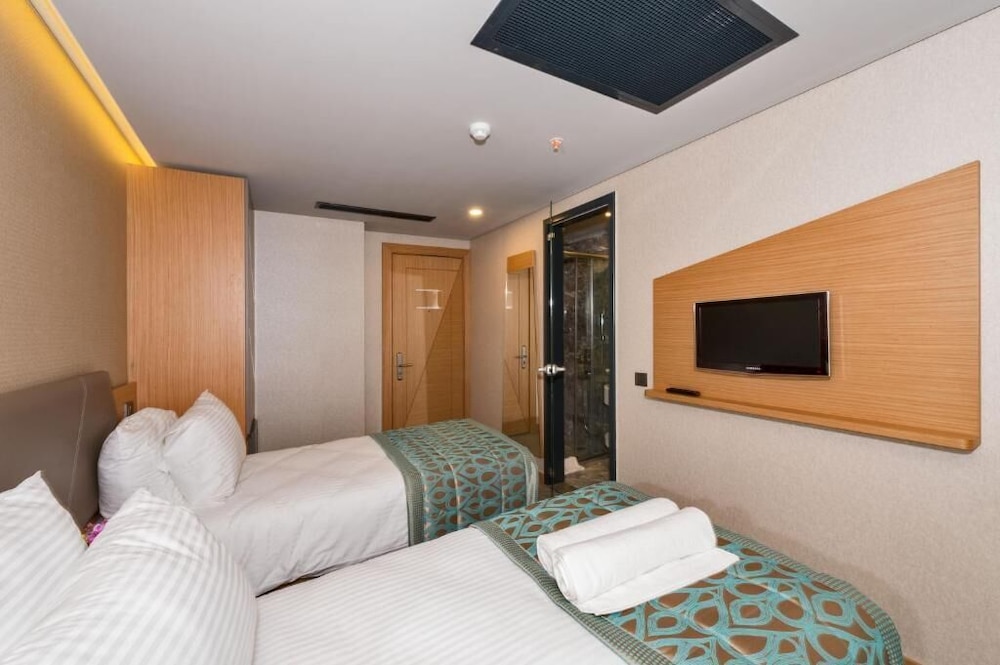 Genova Hotel - Image 30