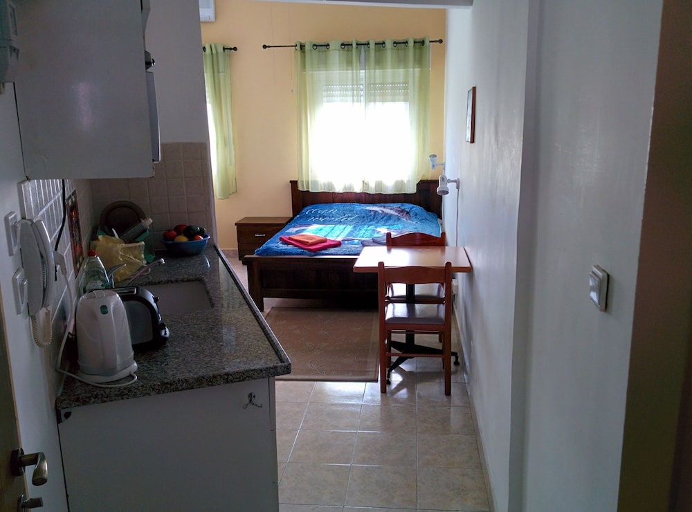 Allenby 2 Bed & Breakfast