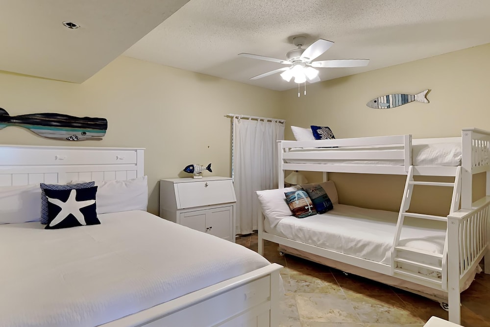 Pensacola Vacations - Navarre Towers by SVR - Property Image 3