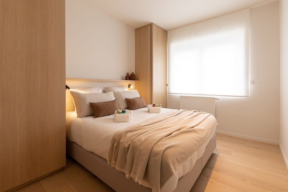 Stunning Apartment on top Location With Parking