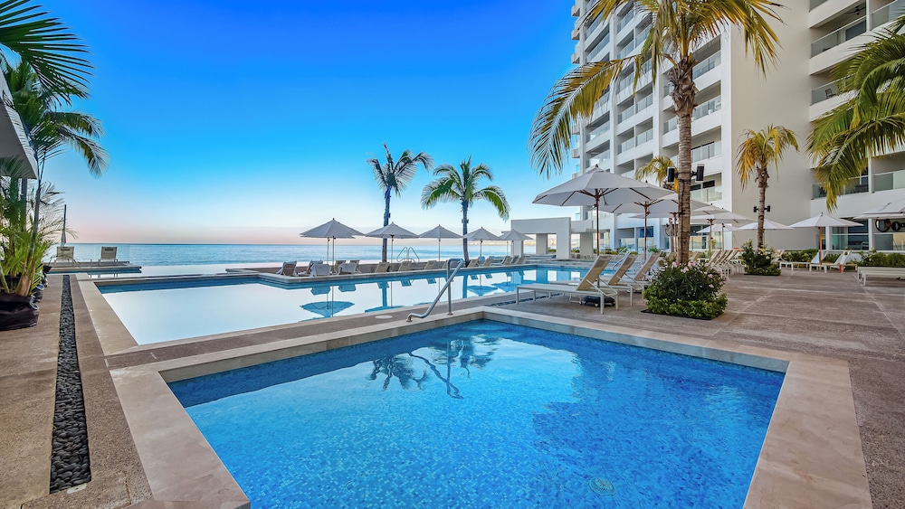 Panoramic Hot Tub Oceanview Penthouse