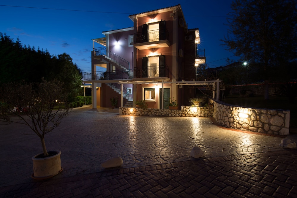Dina Apartments