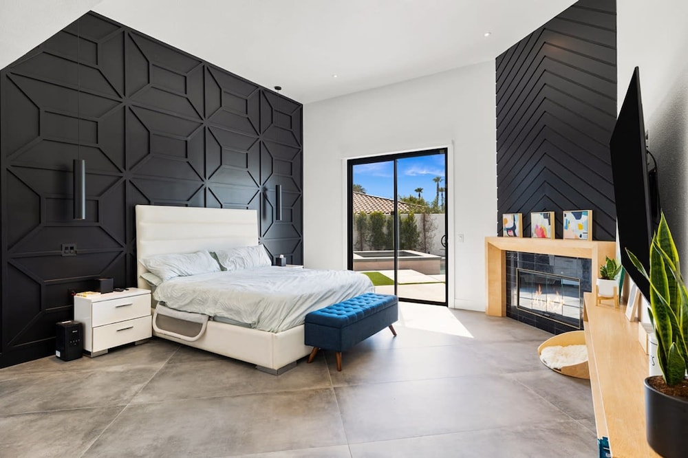 The Lighthouse- Monthly 4 bd 4 bth Pool Spa
