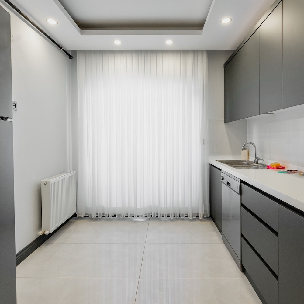 Stylish Flat w Balcony Near Lara Beach