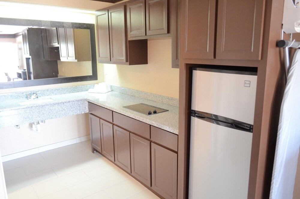 Regency Inn - Property Image 11