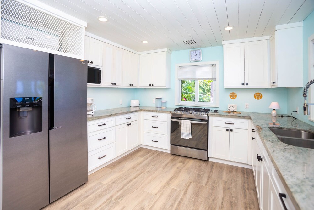 Villa Valentina 2 Bedroom Home by Redawning view 3