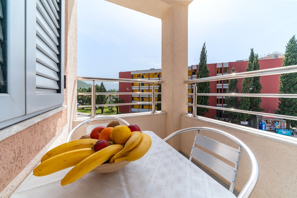 SMS Apartments
