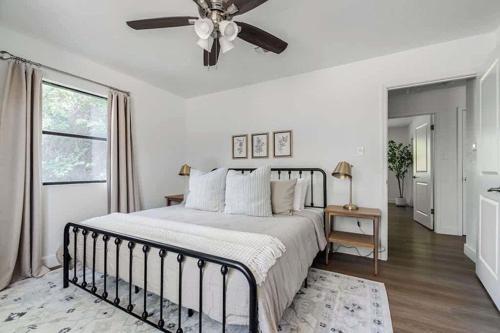 Luxe Poolside Retreat W/sauna-minutes From Downtown!