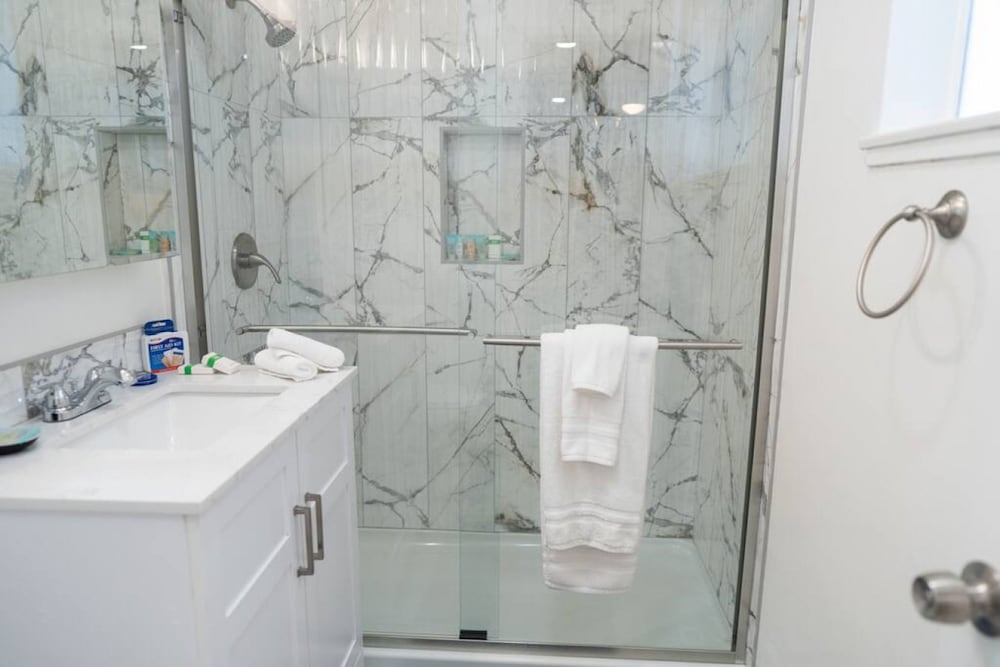 Disneyland Renovated 3BR Fullerton House w Garage Fenced Yard p56