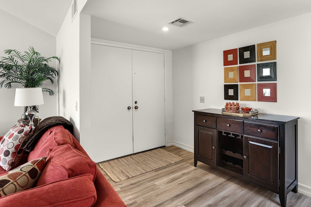 Spacious Single-story Condo With Golf Course Views