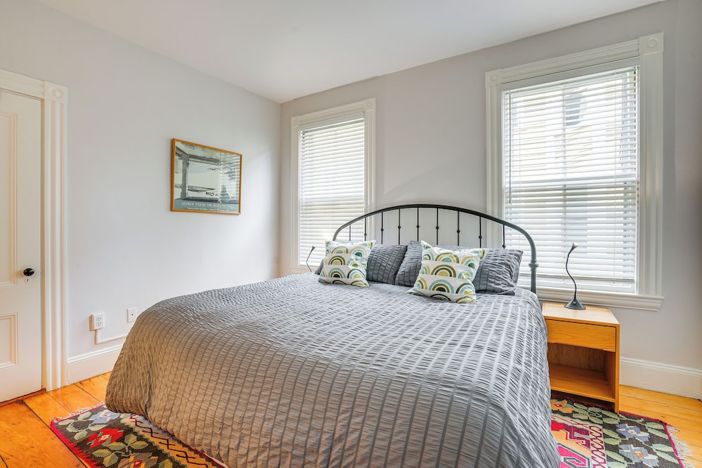 Walk to Harvard Square: Apartment in Cambridge