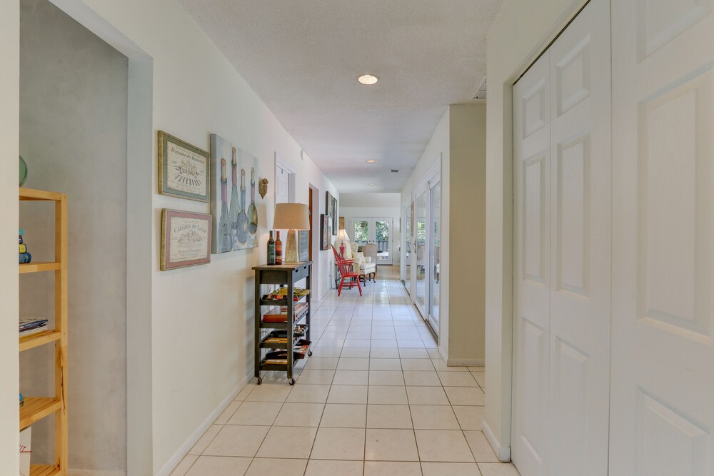 2 Mi to Beach: Hilton Head Home w/ Furnished Deck view 5