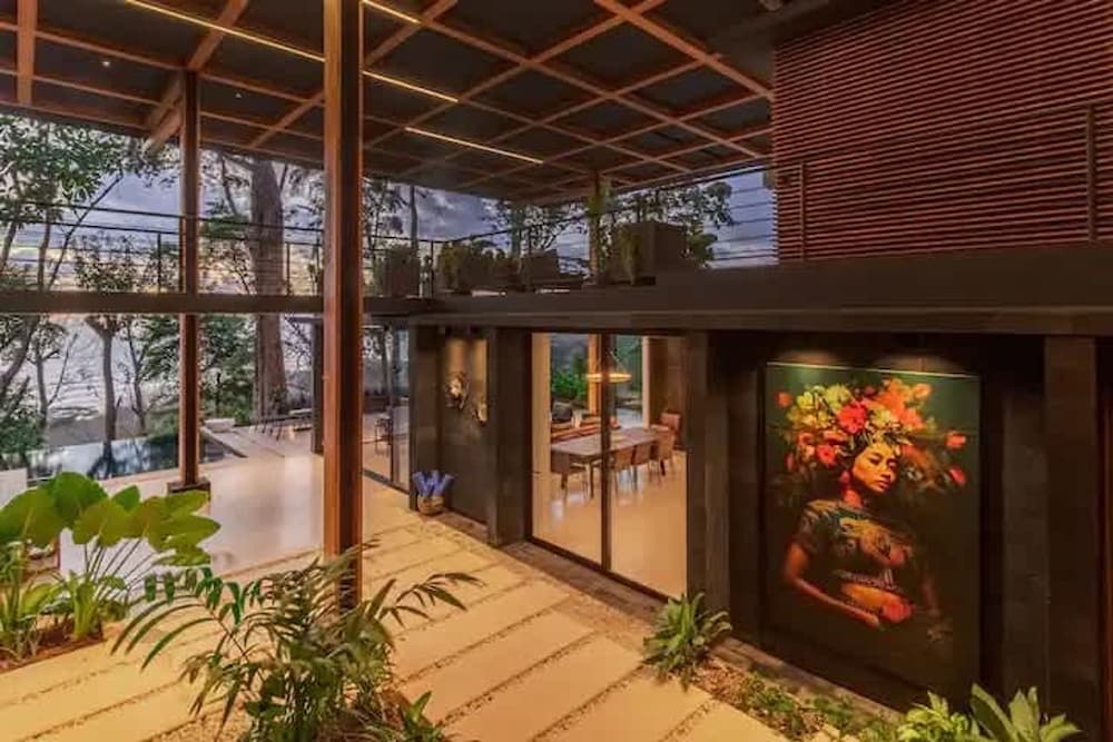 w Spectacular 4BR Villa in Costa Rica