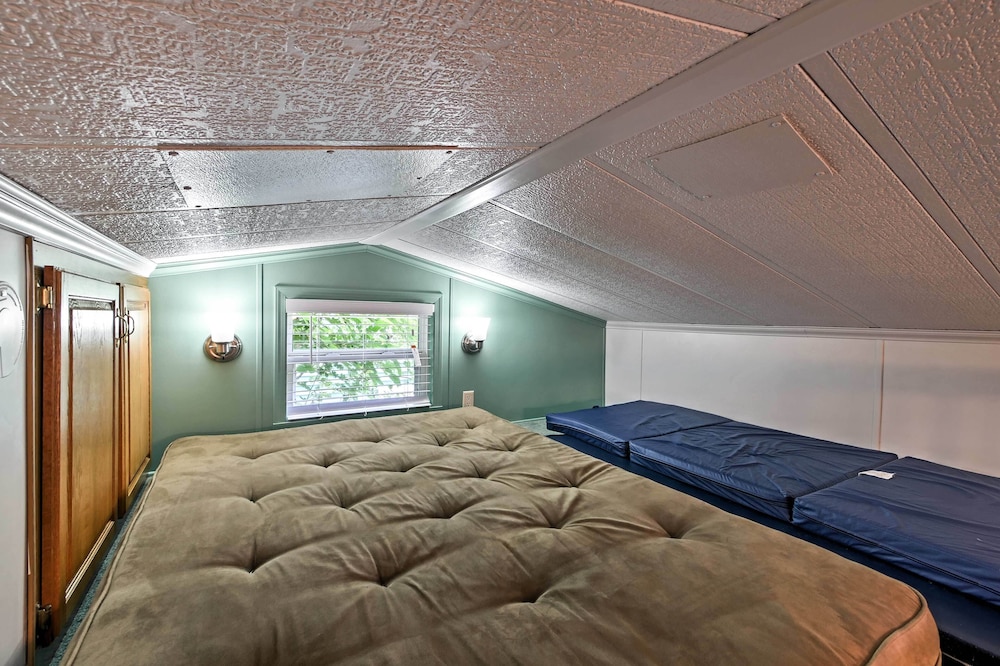 Resort Cabin 1 Mi to Middle Bass Island State Park