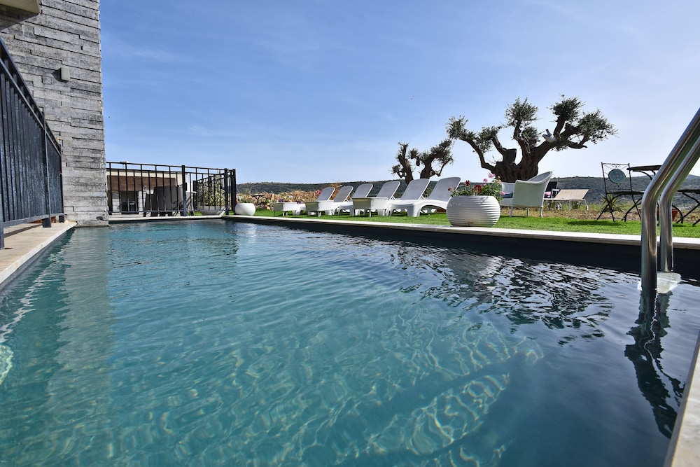 Villa Victoria Kalanit view 3