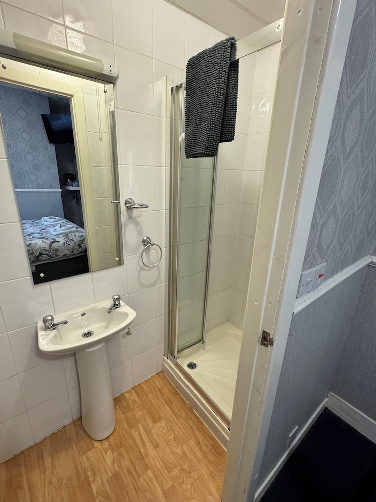 Runway Guest House - Adult Only