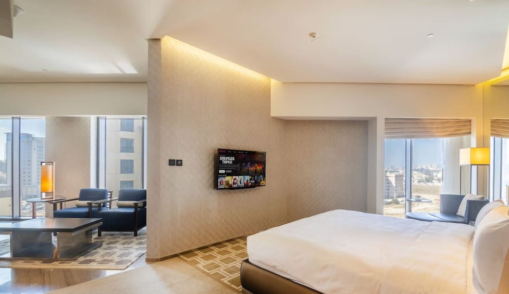 Modern 1BR Near Dubai Frame With City Views