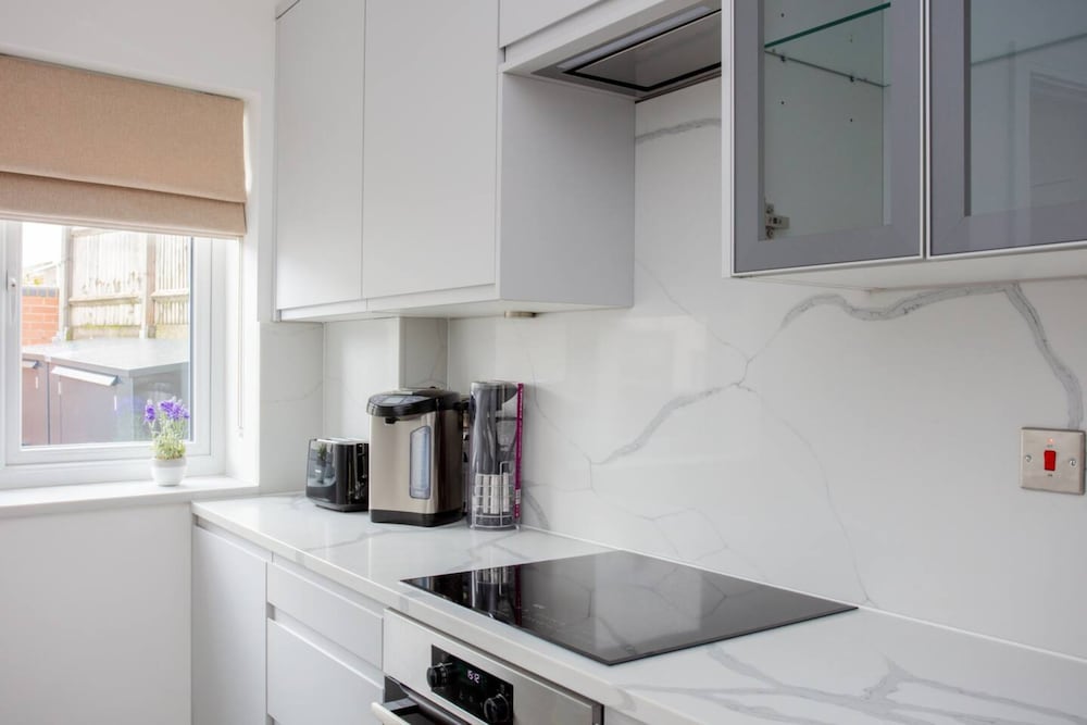 Bright 1 Bedroom Apartment in West London