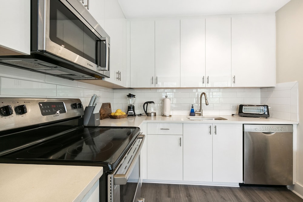 New Orleans Vacations - Modern 4BR Condo in the Heart of NOLA - Property Image 48