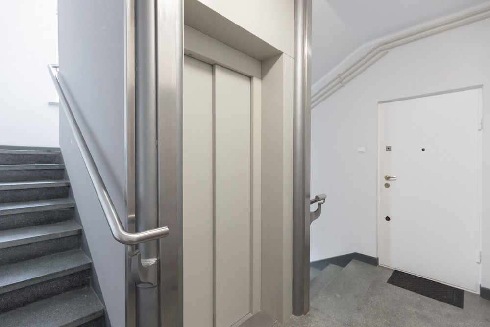 Studio Świętokrzyska Warsaw by Renters view 2