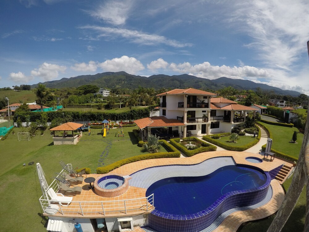 Mansion del Lago Calima - Property Image 14