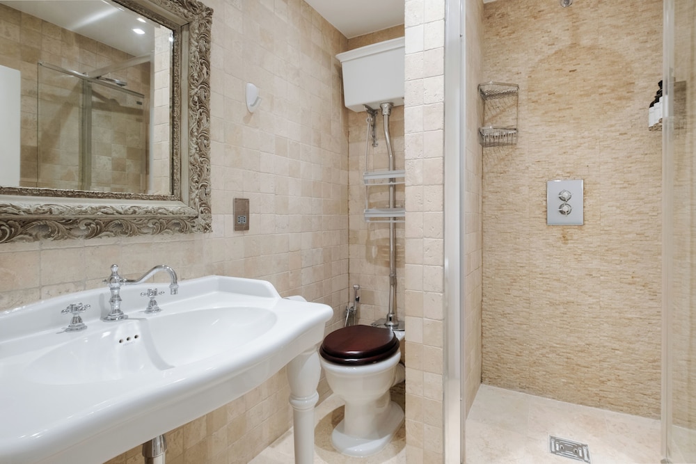 Luxury 2 Bedroom Oasis in Central London