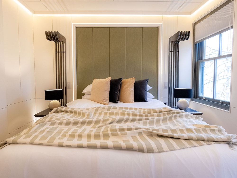Five Bedroom Near Camden Arts Centre by Bevilla