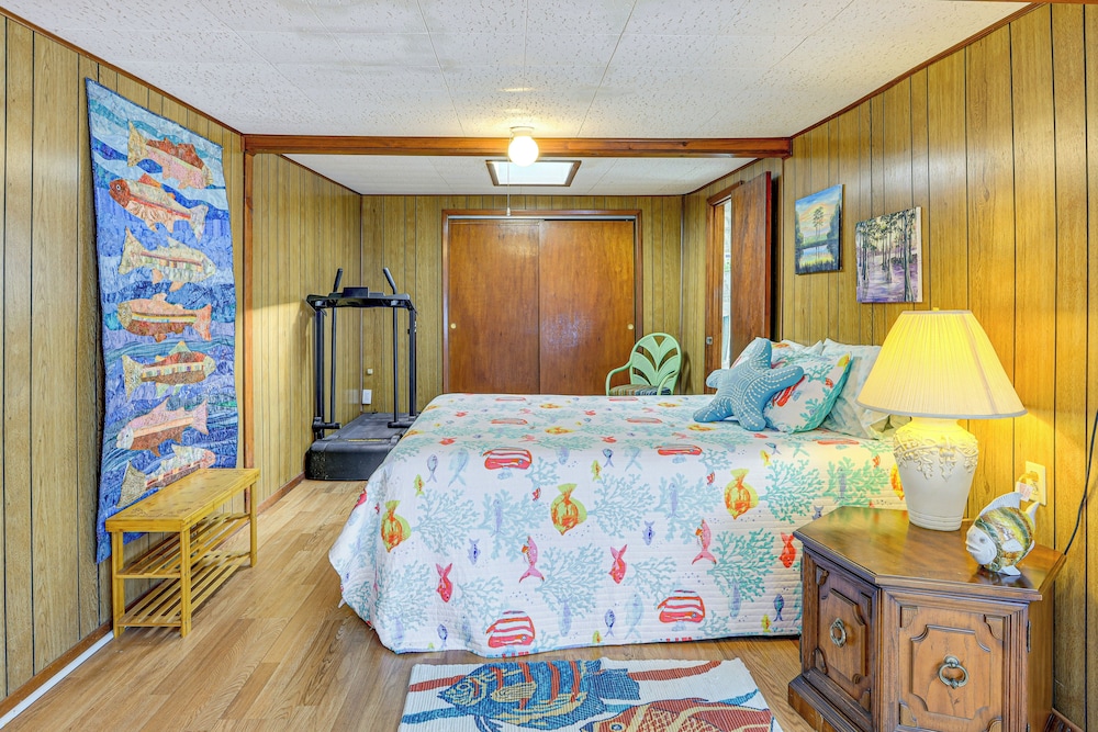 Boathouse w/ Screened Porch: Riverfront Escape!