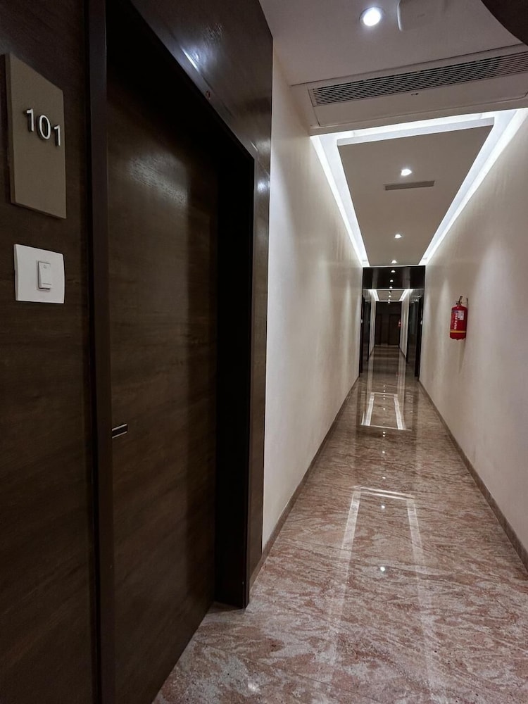The Paradise Hotel - Luxury Stay