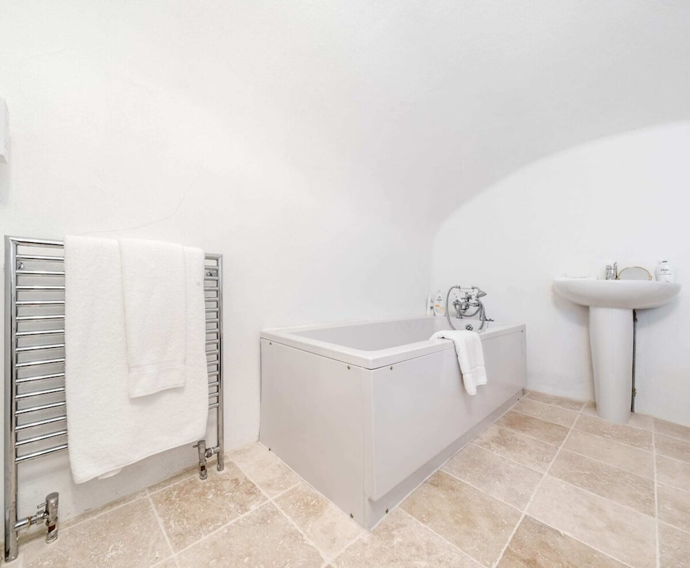 2 Bed 2 Bath Garden Flat in Victoria Pimlico
