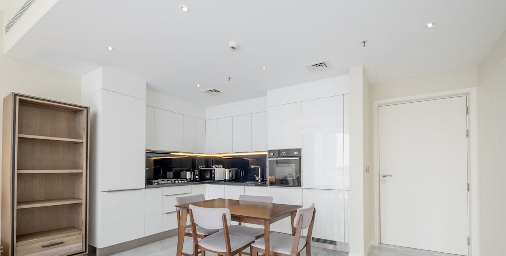 LUX Pad Executive Suite Canal View 5