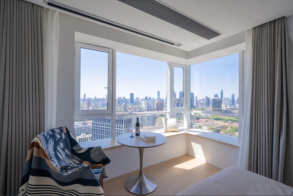 Shanghai Hills & Fan Stay