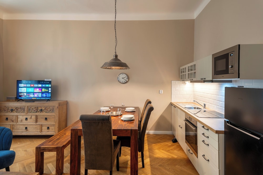 1 Bed Flat - Sleeps 5 - Parking - Wifi