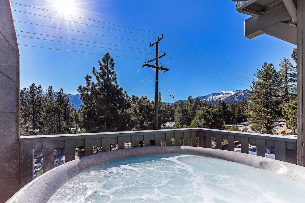 Grayeagle #08 - Cozy Ambiance w/ Hot Tub