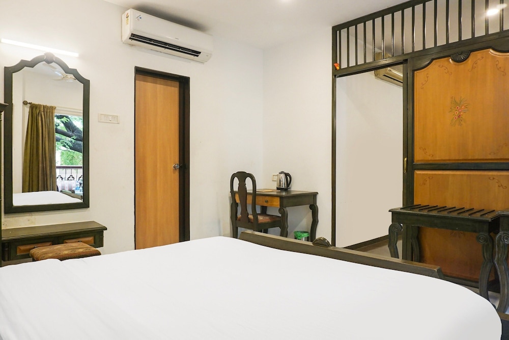 Premium Stays Near Fergusson College