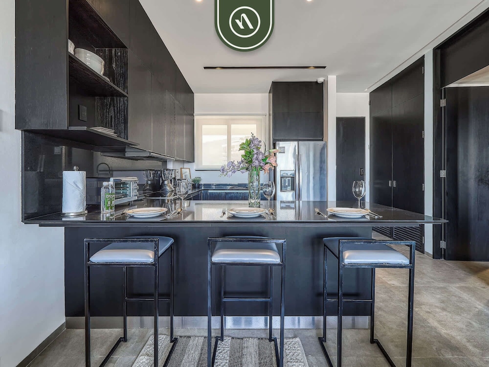 Oceanview Condo With Amazing Rooftop Pool - Gym