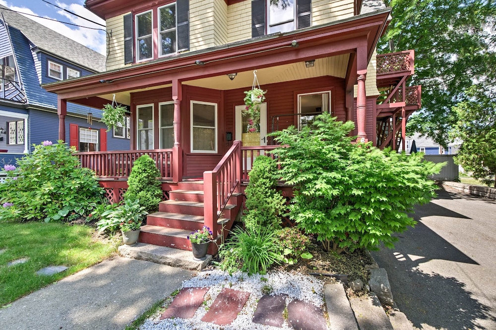 Central Bar Harbor Home, Walk to the Shore & Town!