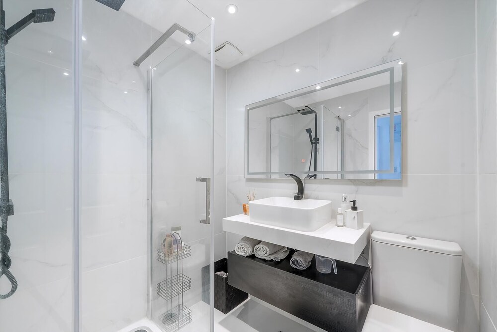 Modern South Wimbledon Stay