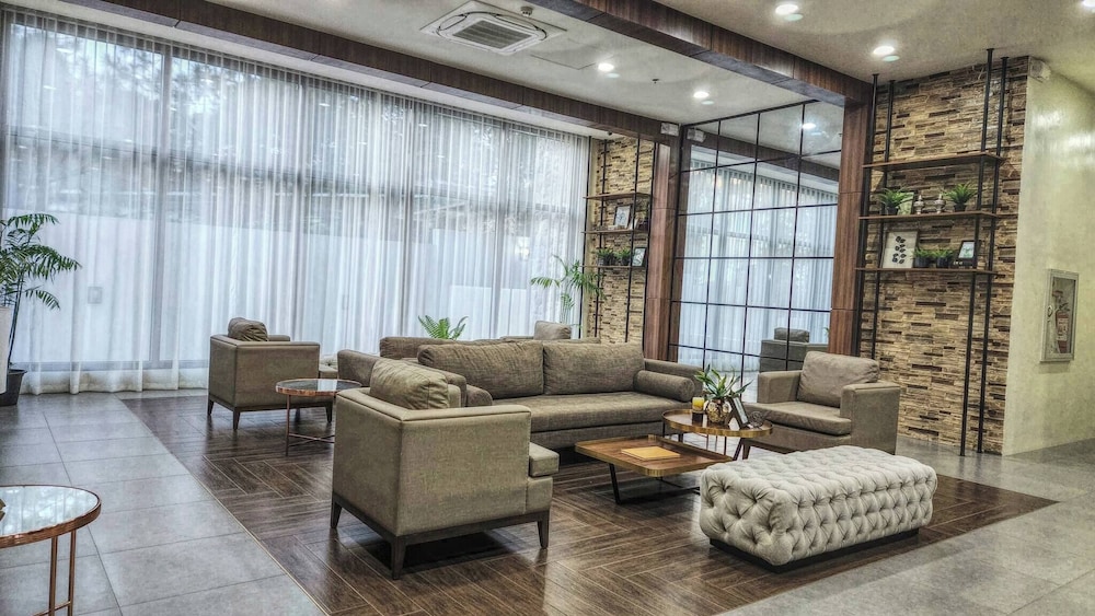 Unit 305 New Brenthill Condo With Balcony Near SM BGO