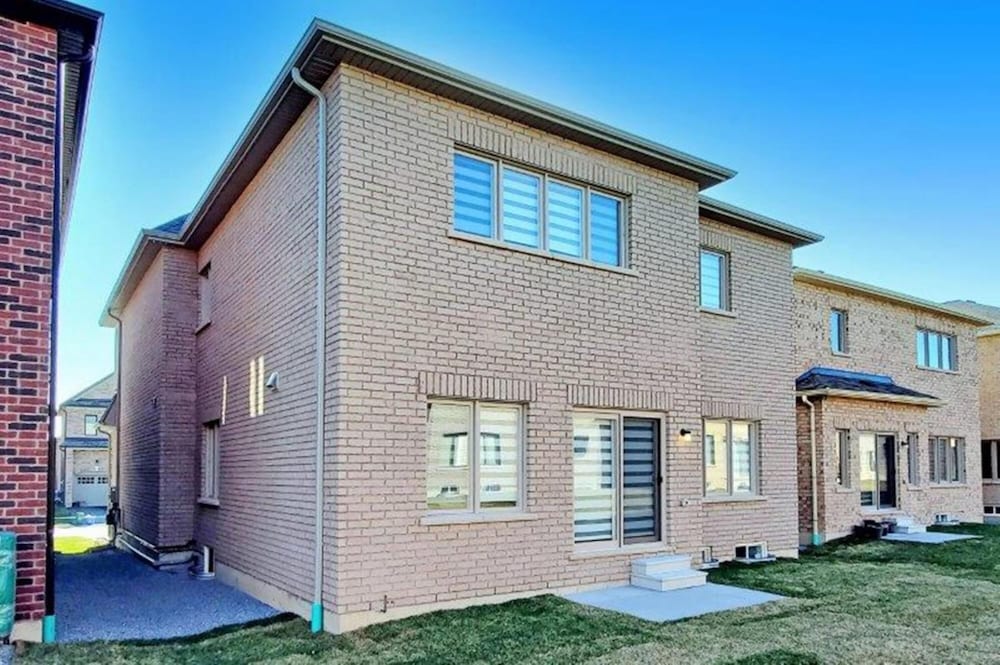 Georgina. New 4 Bedroom House Near Lake Simcoe