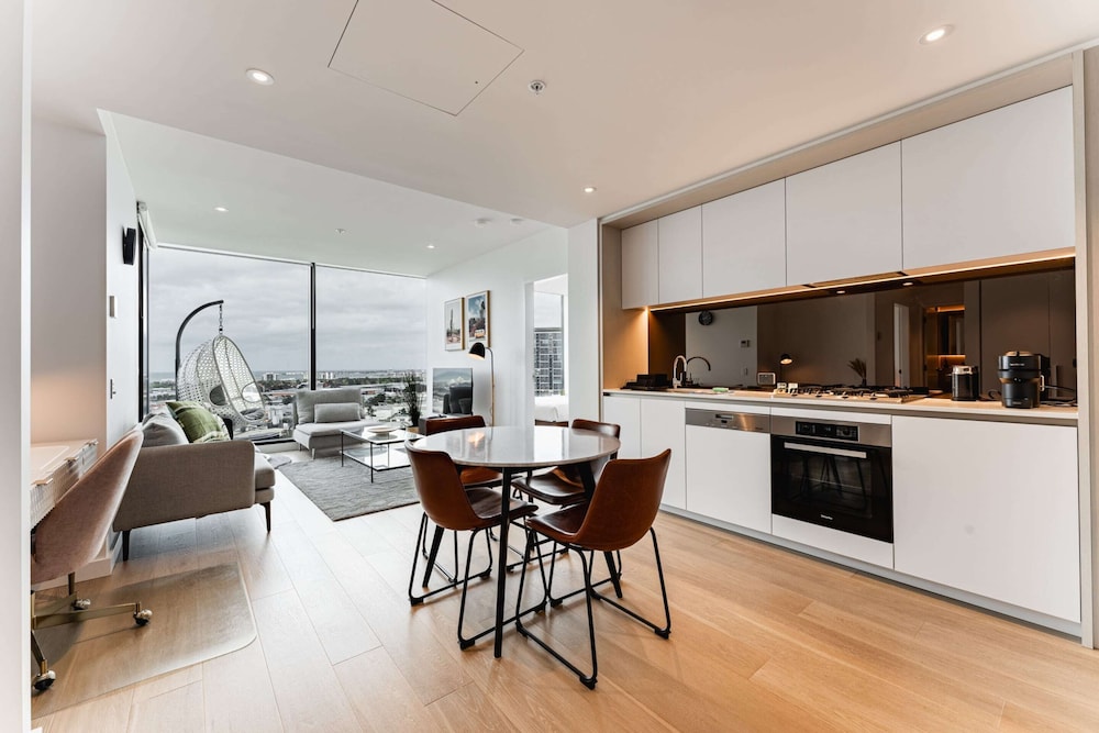 2-bed With Harbour Views & Outstanding Amenities