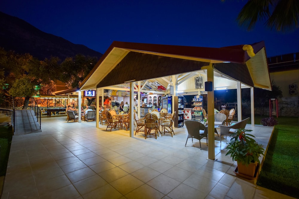 Belcehan Beach Hotel - Image 23