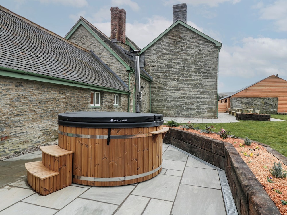 Evenjobb Court Farmhouse