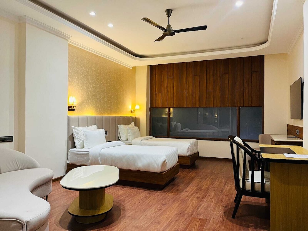 Le OVAL Hotel & Resorts